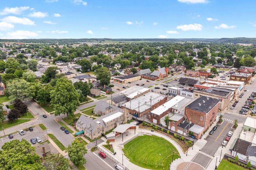 More Photos Of 160 E Morgan St, Martinsville Showroom For Sale