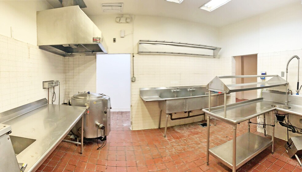 More Photos Of 5512-5530 Van Nuys Blvd, Sherman Oaks Restaurant For Lease