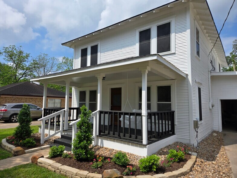 More Photos Of 1523 Avenue C, Katy Flex For Lease