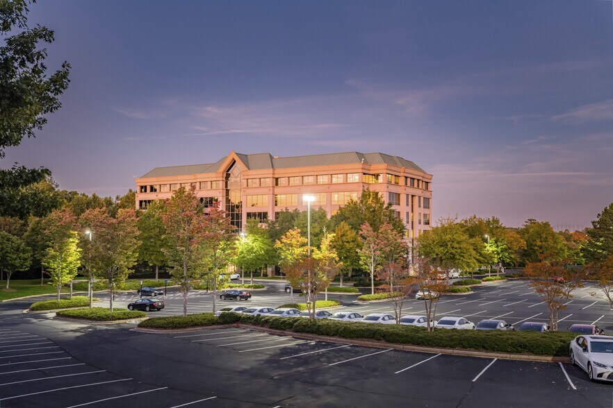 More Photos Of 200 Mansell Ct E, Roswell Unknown For Lease