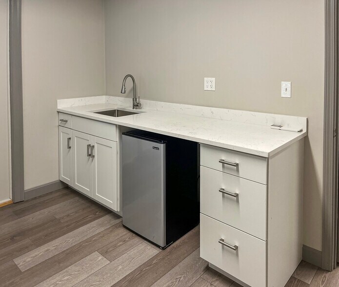 More Photos Of 6 W Mill St, Medfield Office For Lease