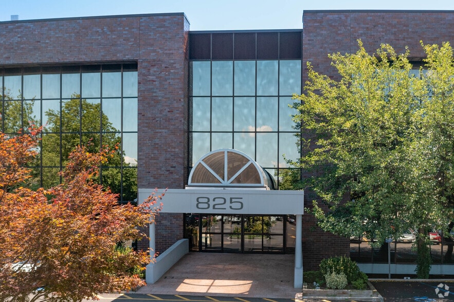 More Photos Of 825 E Gate Blvd, Garden City Office For Lease