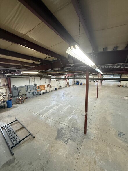 More Photos Of 38 Bruce Cres, Carleton Place Warehouse For Lease