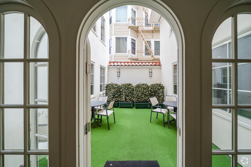 More Photos Of 320 Judah St, San Francisco Loft Creative Space For Lease