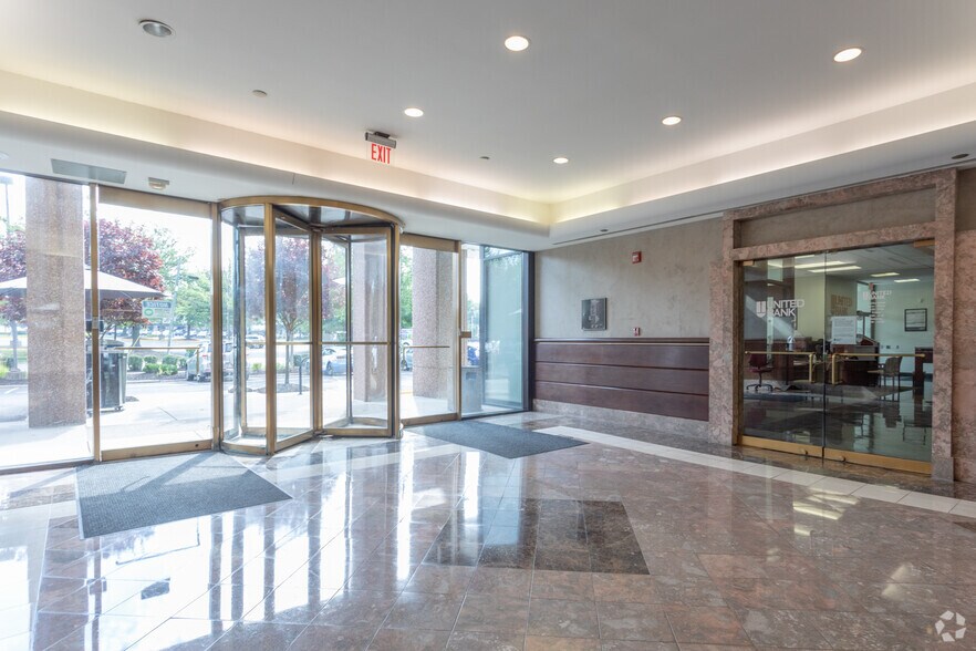 More Photos Of 1320 Old Chain Bridge Rd, McLean Office For Lease