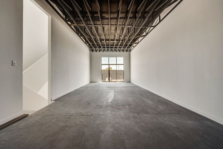 More Photos Of 4763 Algiers St, Dallas Loft Creative Space For Sale