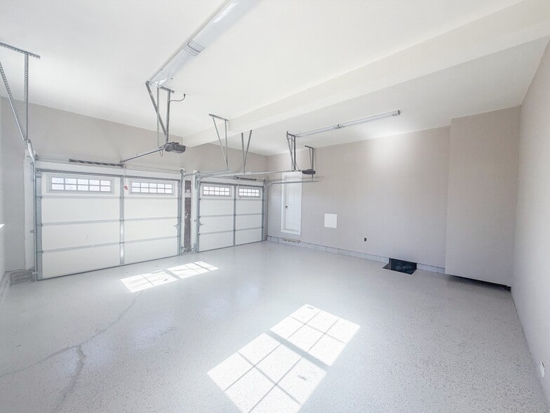 More Photos Of 621 E College St, Pulaski Hotel For Sale