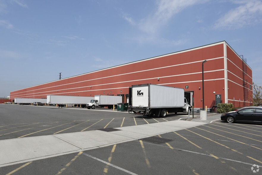 More Photos Of 1 County Rd, Secaucus Distribution For Lease