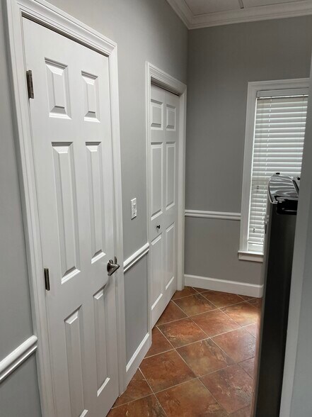 More Photos Of 595 Colonial Park Dr, Roswell Loft Creative Space For Lease