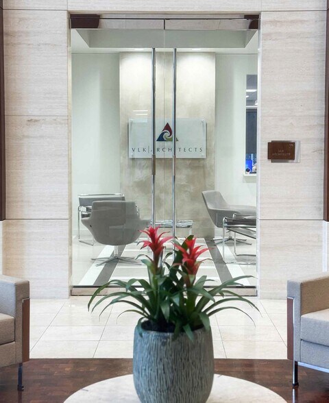 More Photos Of 250 W Nottingham Pl, San Antonio Office For Lease