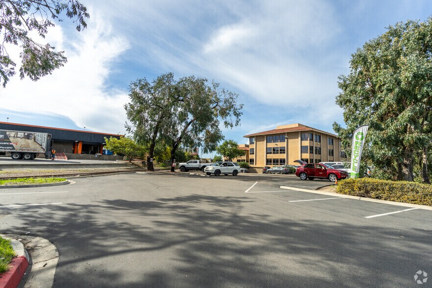 More Photos Of 6904-6920 Miramar Rd, San Diego Unknown For Lease