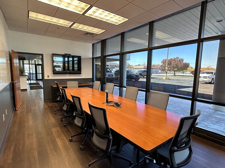 More Photos Of 100 N Byrne Rd, Toledo Light Distribution For Sale