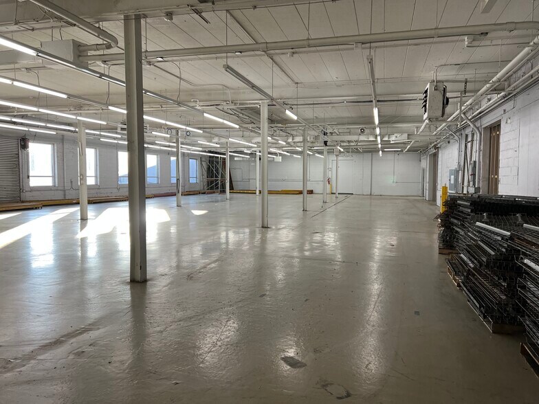 More Photos Of 11530 Stephens Rd, Warren Warehouse For Lease