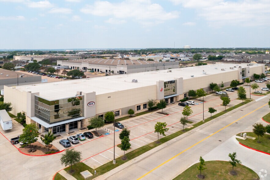 More Photos Of 2500 Scarbrough Dr, Austin Unknown For Lease