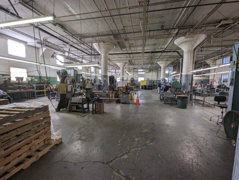 More Photos Of 1241 E Erie Ave, Philadelphia Warehouse For Lease