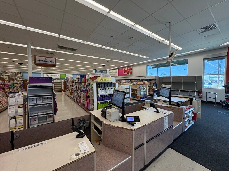 More Photos Of 14250 Prairie Ave, Hawthorne Freestanding For Lease