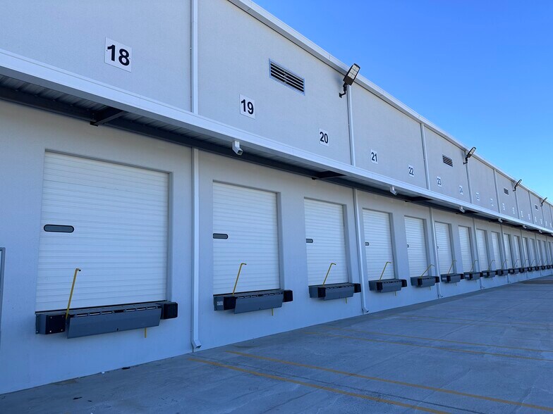 More Photos Of 19926 Kraus Lp, Laredo Distribution For Sale