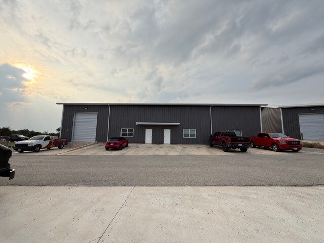 More Photos Of 14707 Fitzhugh Rd, Austin Warehouse For Lease