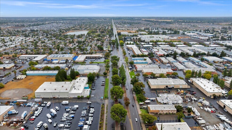 More Photos Of 5750 E Shields #102 ave, Fresno Industrial For Sale