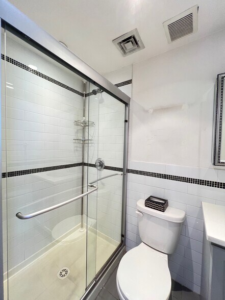 More Photos Of 109 Clay St, Brooklyn Flex For Lease