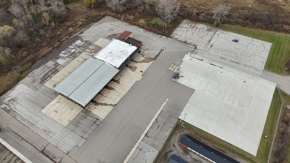 More Photos Of 11740 Dixie Hwy, Birch Run Truck Terminal For Lease