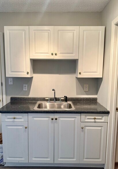 More Photos Of 2302 45th St, Galveston Office For Lease