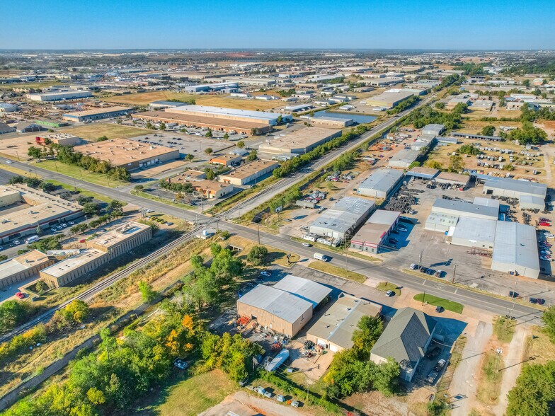 More Photos Of 520 N Meridian Ave, Oklahoma City Showroom For Lease