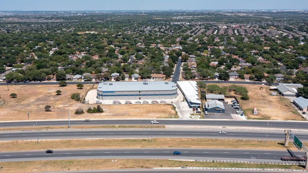 More Photos Of 3426 W Loop 1604 S, San Antonio Self Storage For Lease