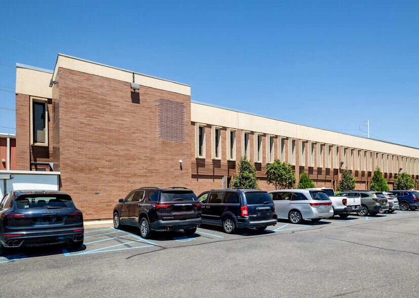 More Photos Of 789 Park Ave, Huntington Office For Lease