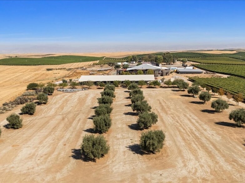 More Photos Of 34338 Nevis Ave, Mc Farland Horse Stables For Sale