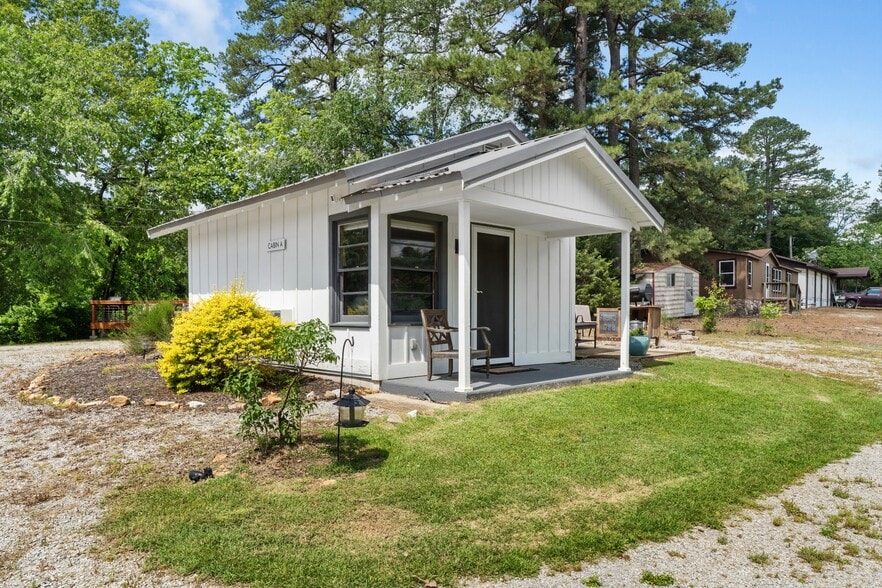 More Photos Of 10897 AR-5, Salesville Hotel For Sale