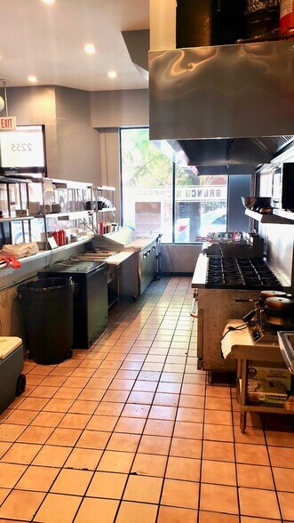 More Photos Of 2251-2259 W Taylor St, Chicago Restaurant For Lease