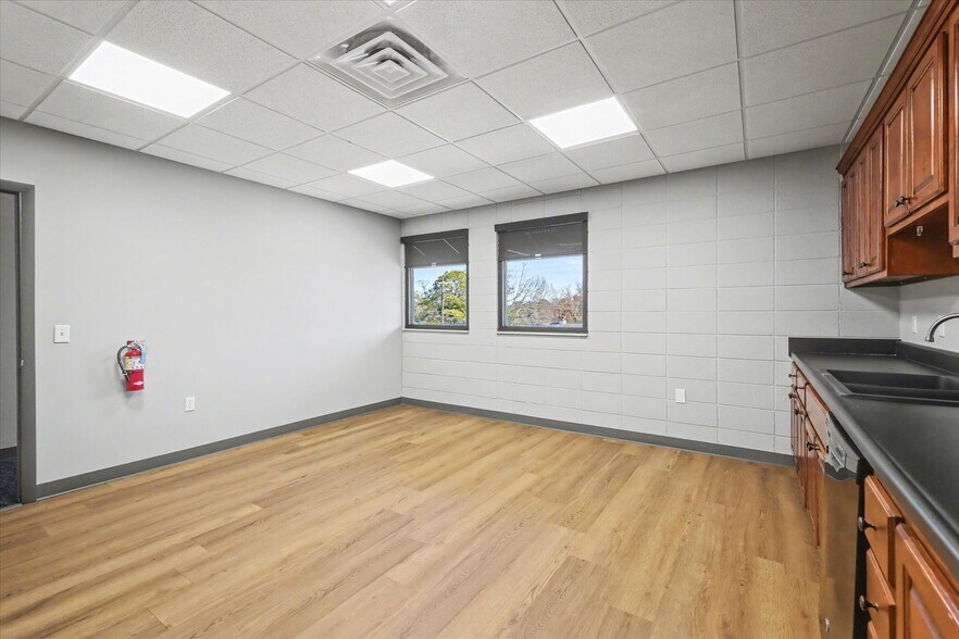 More Photos Of 369 Office Plaza Dr, Tallahassee Office For Lease