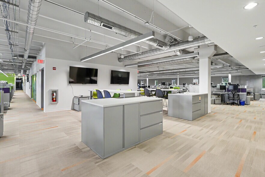 More Photos Of 1025 Ashworth Rd, West Des Moines Office For Sale