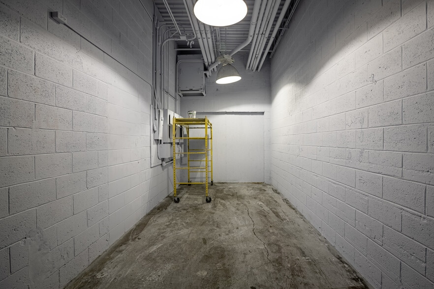 More Photos Of 445 Holton St, Sparta Warehouse For Lease