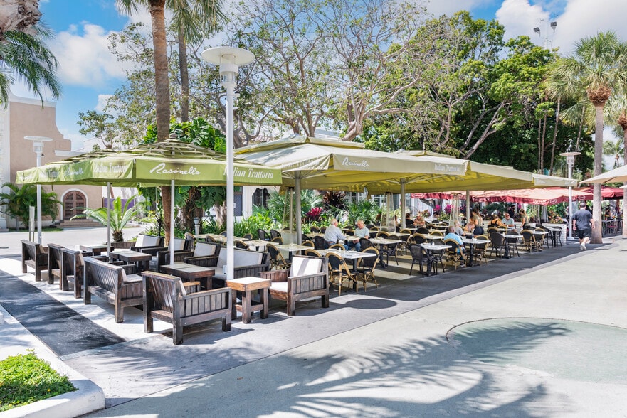 More Photos Of 525-533 Lincoln Rd, Miami Beach, Miami Beach Storefront For Lease