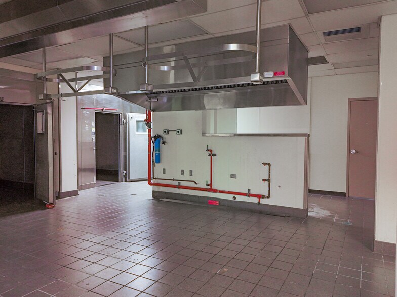 More Photos Of 601 W Lewis St, Conroe Flex For Sale