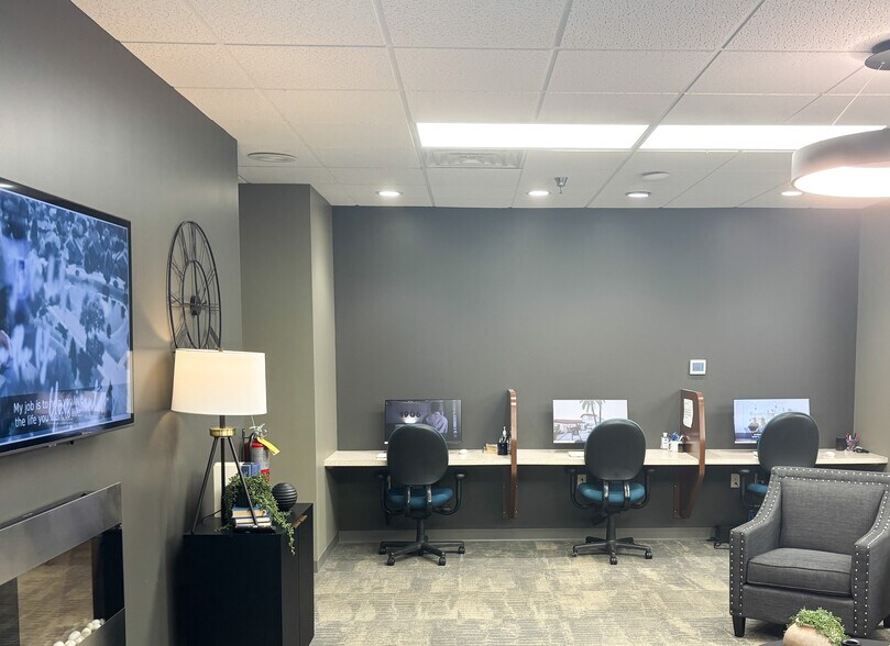 More Photos Of 400 N High St, Muncie Office For Sale