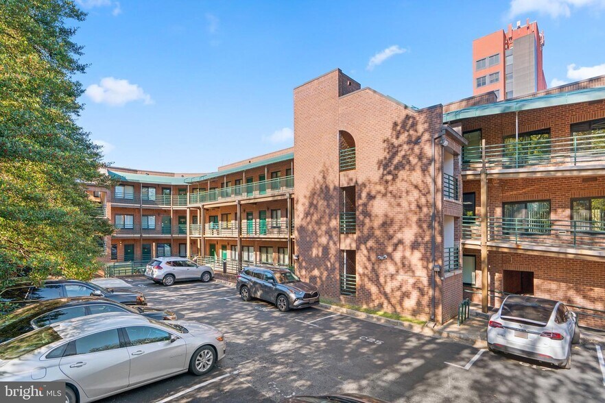 More Photos Of 7960-7990 Old Georgetown Rd, Bethesda Medical For Sale