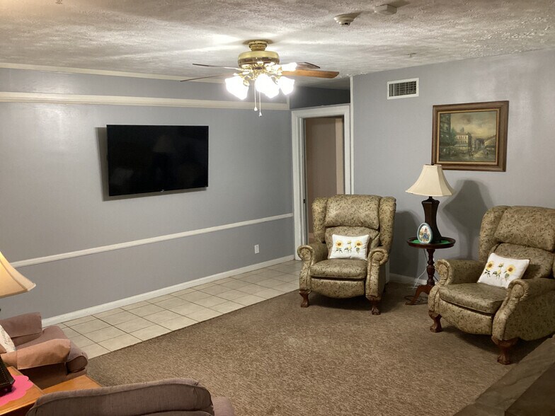 More Photos Of 302 Conroe Dr, Conroe Assisted Living For Sale