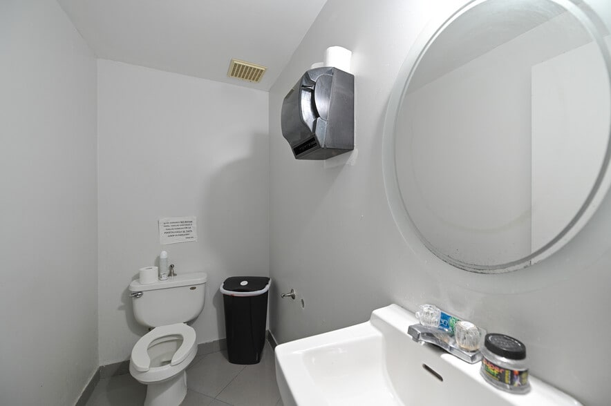 More Photos Of 7770 NW 46th St, Doral Warehouse For Sale