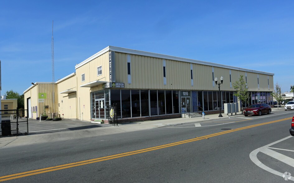 More Photos Of 1016 W Church St, Orlando Showroom For Lease