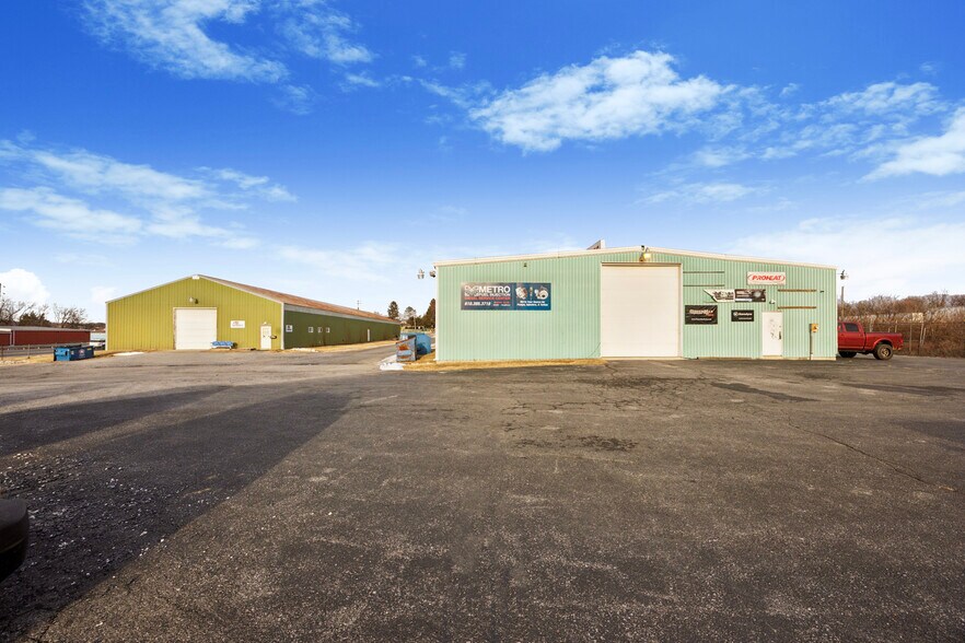 More Photos Of 6500 Chapmans Rd, Allentown Warehouse For Lease