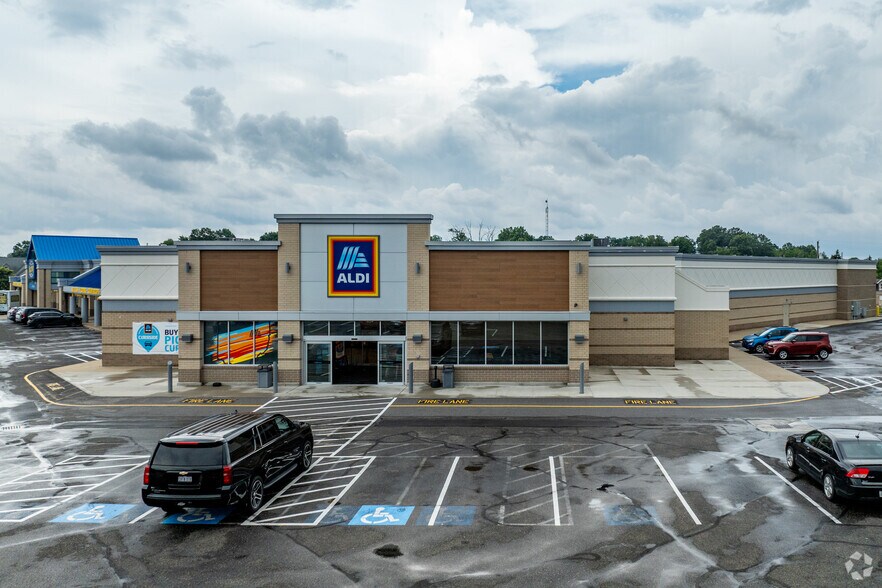 Primary Photo Of 8100 Cleveland Ave NW, Canton Supermarket For Lease