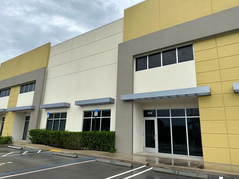 More Photos Of 12301 NW 112 Ave, Medley Distribution For Lease