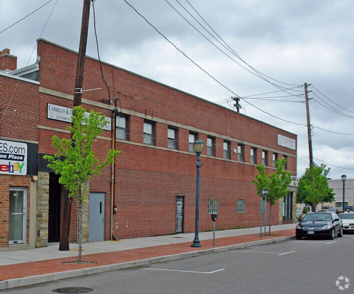 More Photos Of 101-109 Wellwood Ave, Lindenhurst Storefront Retail Office For Lease