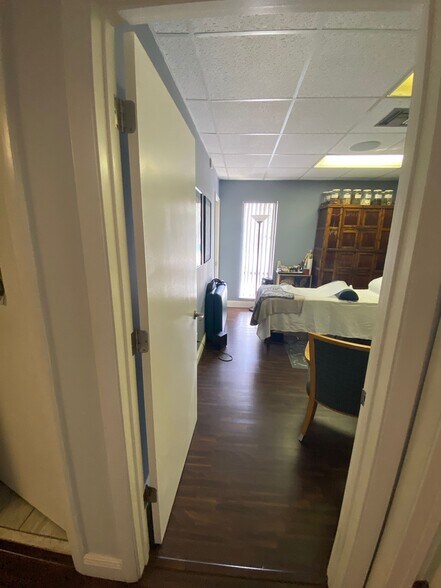 More Photos Of 21400-21414 W Dixie Hwy, Miami Medical For Lease