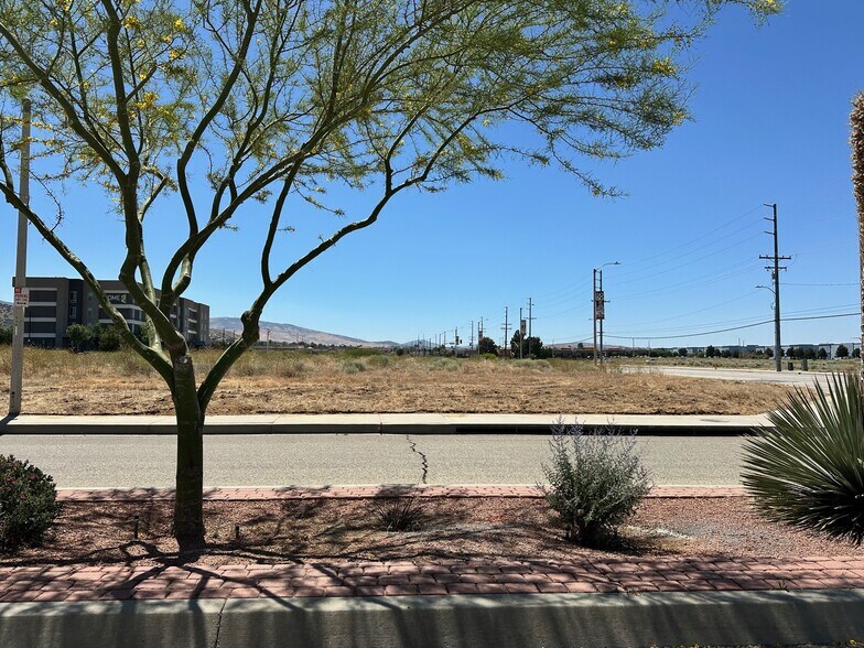 More Photos Of 5th St, Palmdale Land For Sale