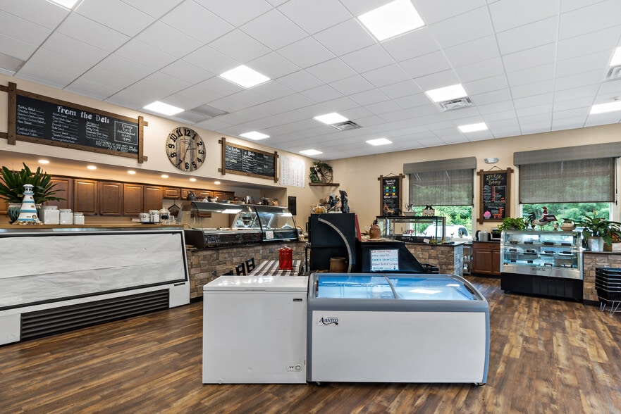 More Photos Of 499 State Rd, Plymouth Restaurant For Sale