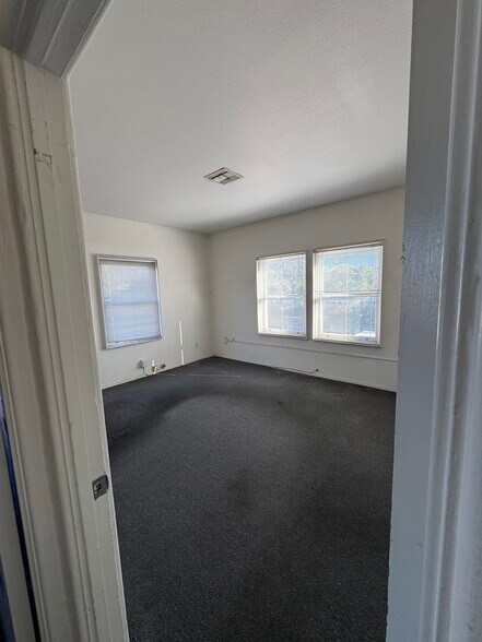 More Photos Of 3951-3957 Goldfinch St, San Diego Storefront Retail Office For Lease